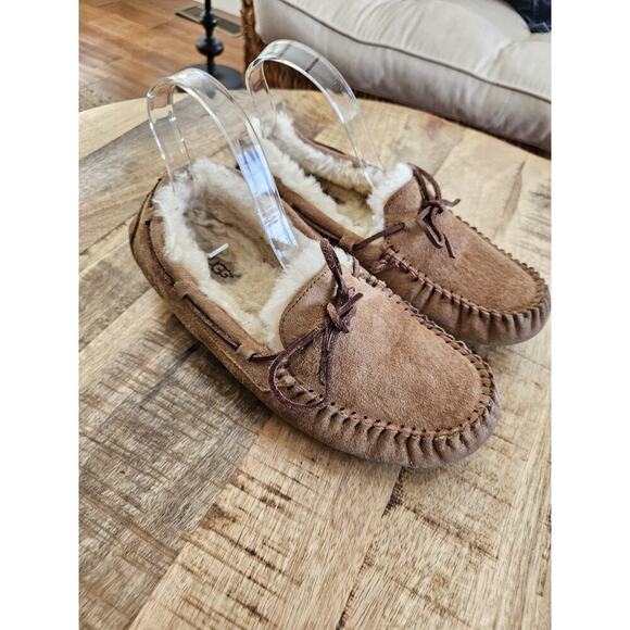 Ugg Dakota Moccasin Slippers Slip On Women's Size 9 Brown Leather - Picture 2 of 8